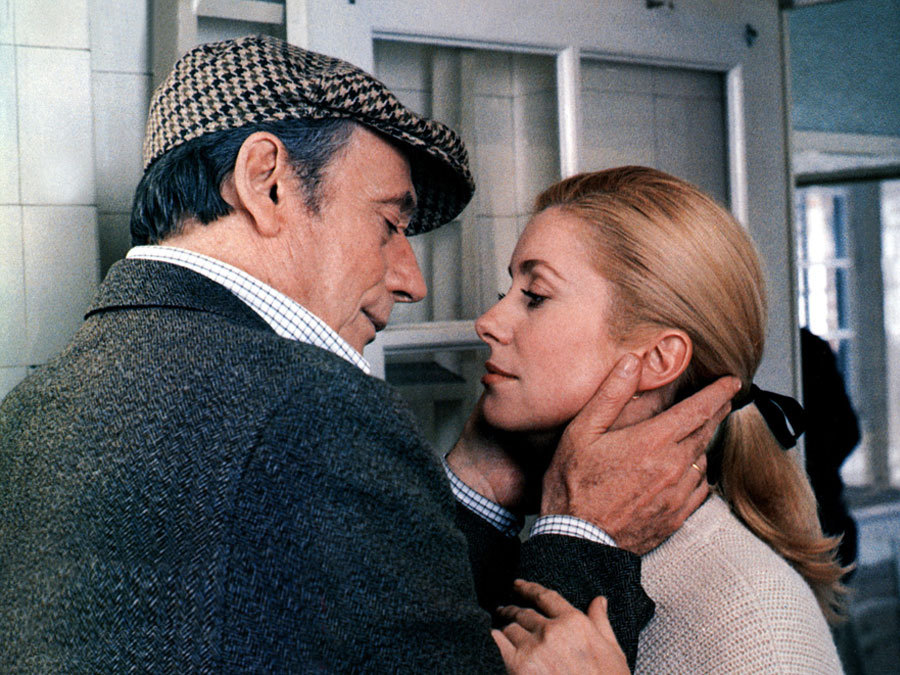 Still of Catherine Deneuve and Yves Montand in Le choix des armes (1981)
