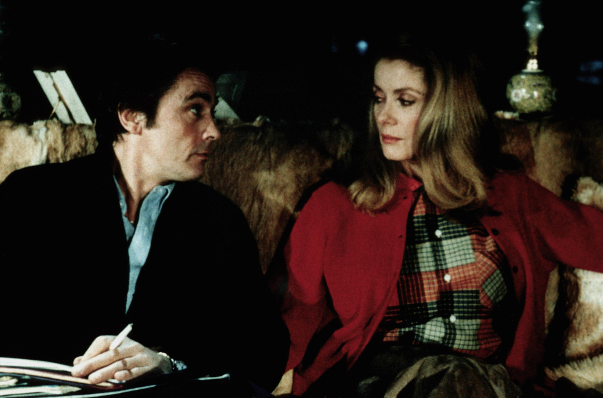 Still of Catherine Deneuve and Alain Delon in Le choc (1982)