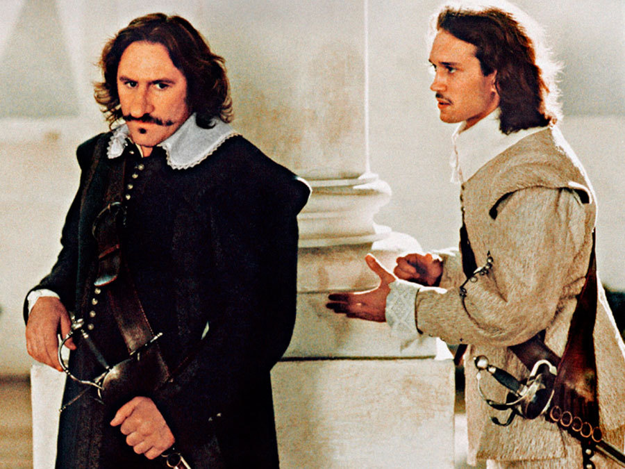 Still of Gérard Depardieu and Vincent Perez in Cyrano de Bergerac (1990)