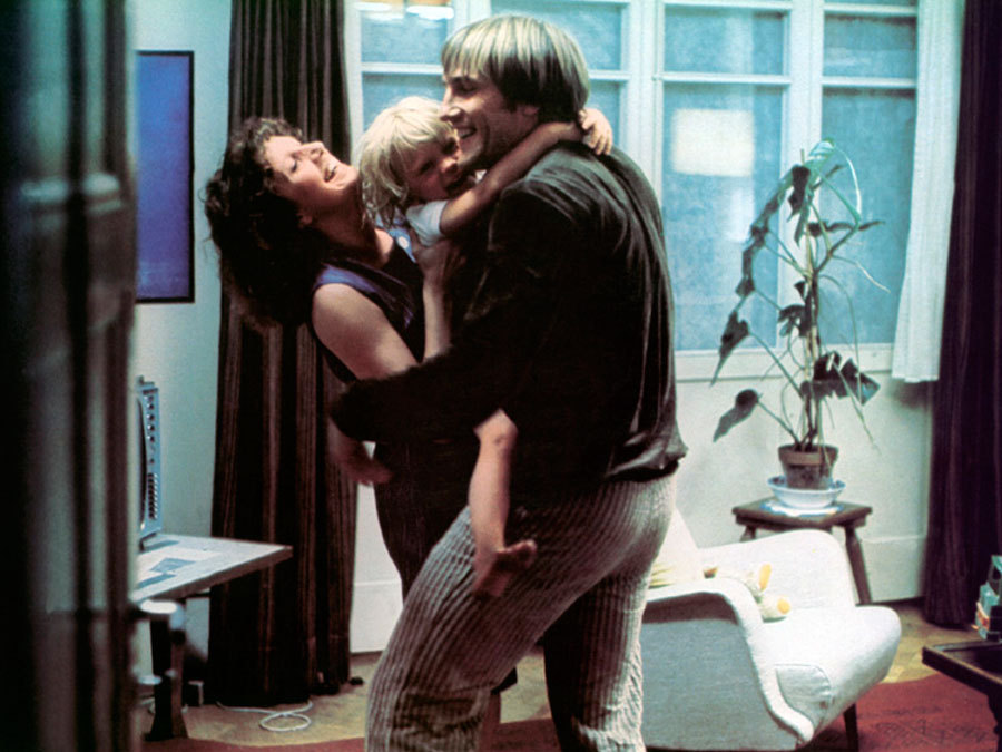 Still of Gérard Depardieu, Guillaume Depardieu and Dominique Labourier in Pas si méchant que ça (1975)