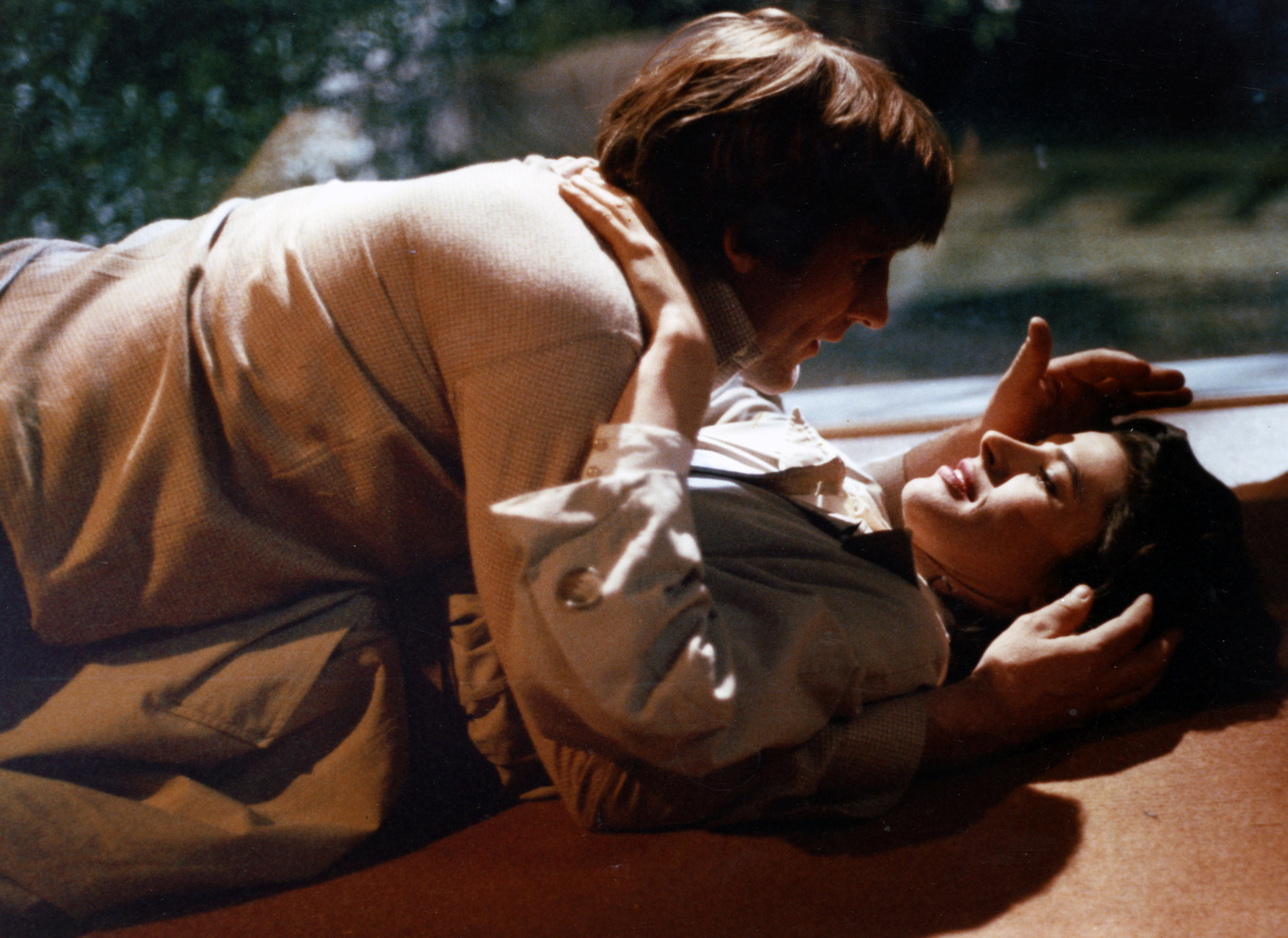 Still of Fanny Ardant and Gérard Depardieu in La femme d'à côté (1981)
