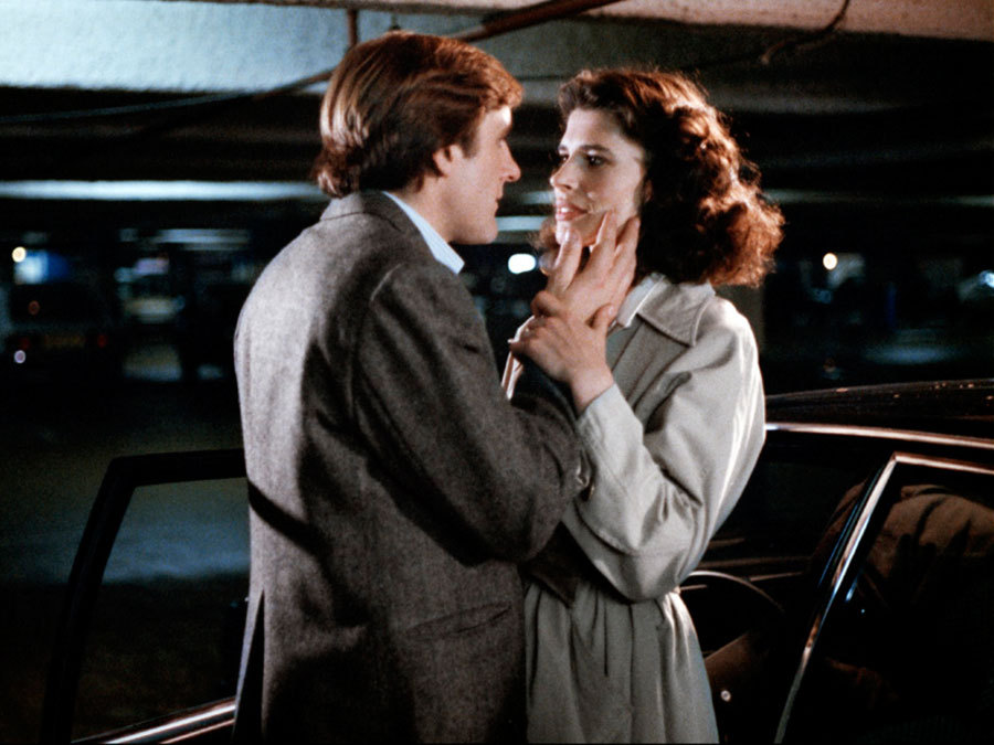 Still of Fanny Ardant and Gérard Depardieu in La femme d'à côté (1981)