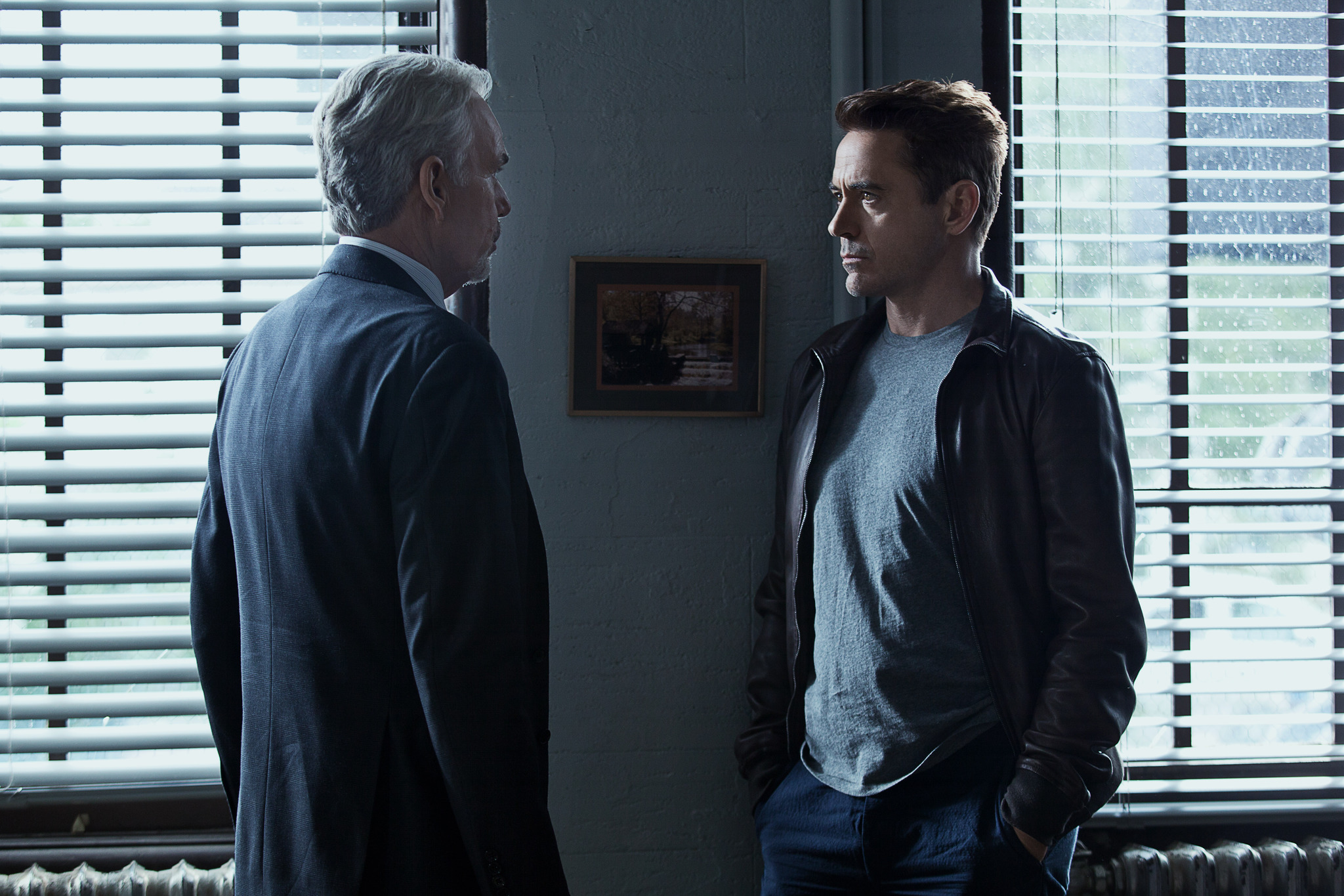 Still of Robert Downey Jr. and Billy Bob Thornton in Teisejas (2014)