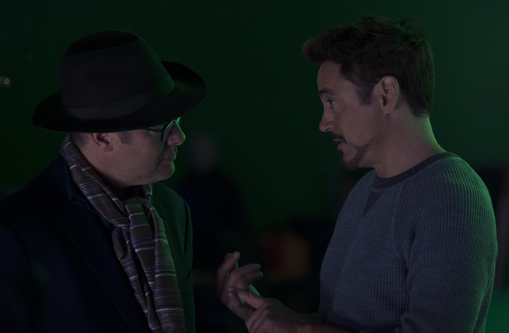 Still of Robert Downey Jr. and James Spader in Kersytojai 2 (2015)