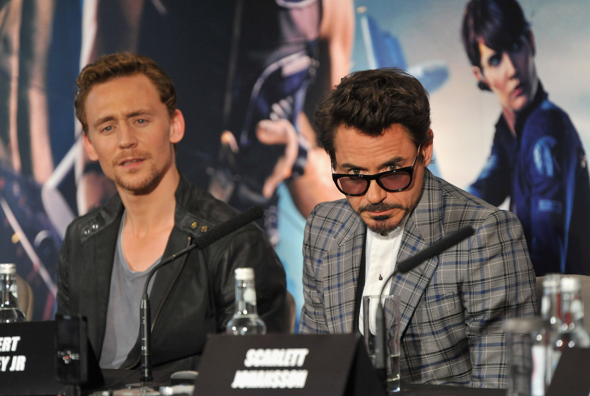 Robert Downey Jr. and Tom Hiddleston at event of Kersytojai (2012)