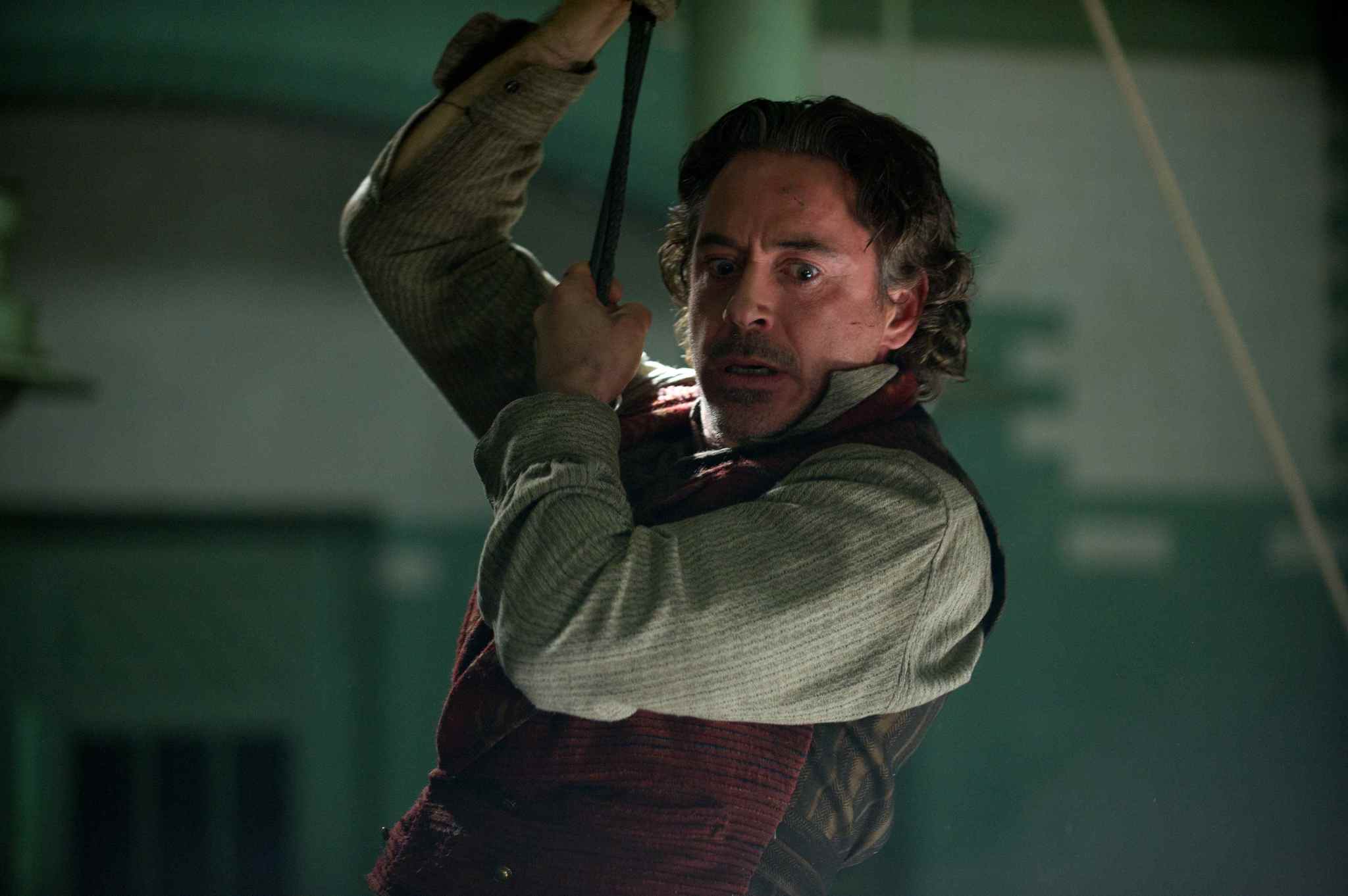 Still of Robert Downey Jr. in Serlokas Holmsas: Seseliu zaidimas (2011)