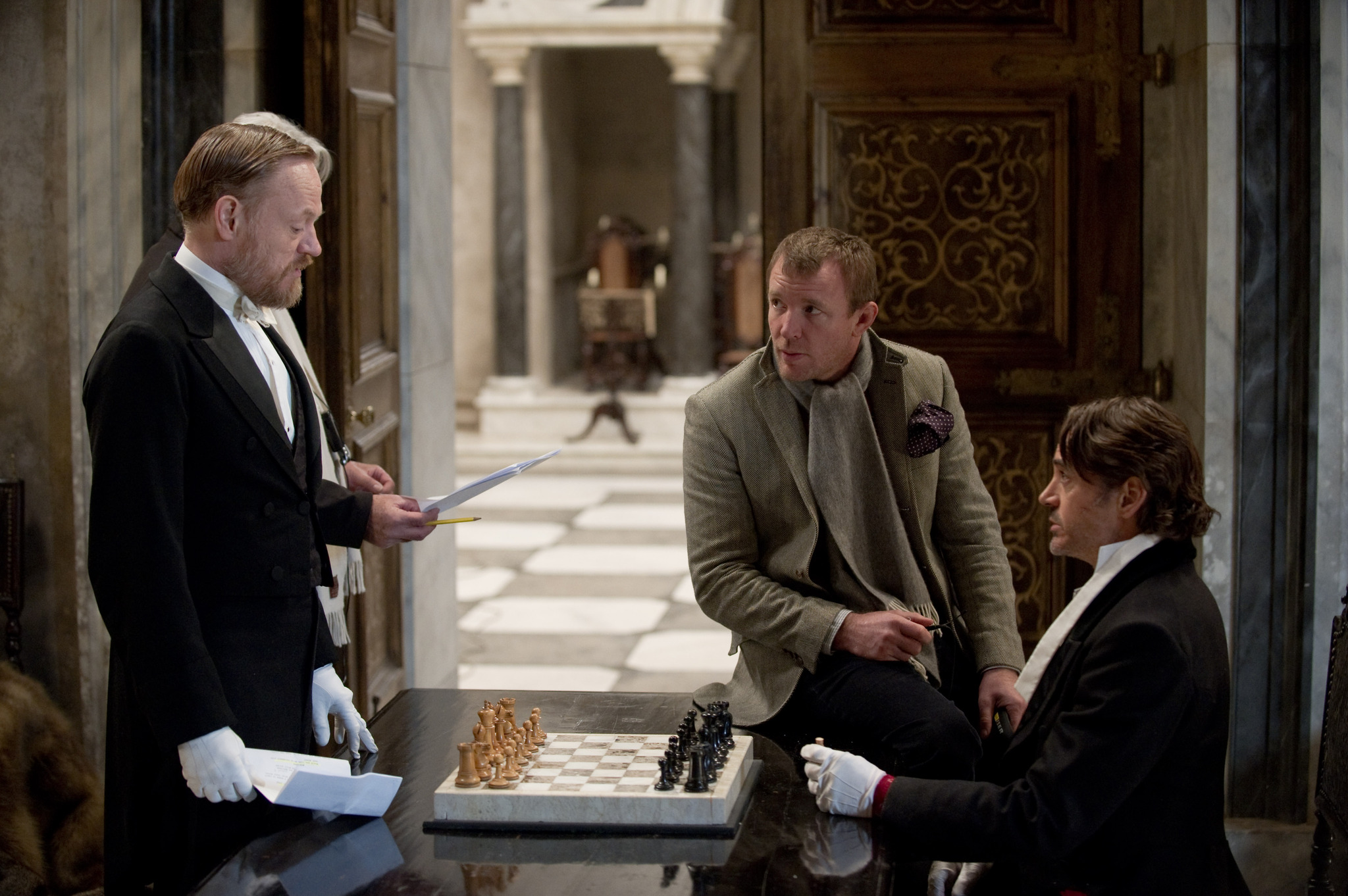 Still of Robert Downey Jr., Guy Ritchie and Jared Harris in Serlokas Holmsas: Seseliu zaidimas (2011)
