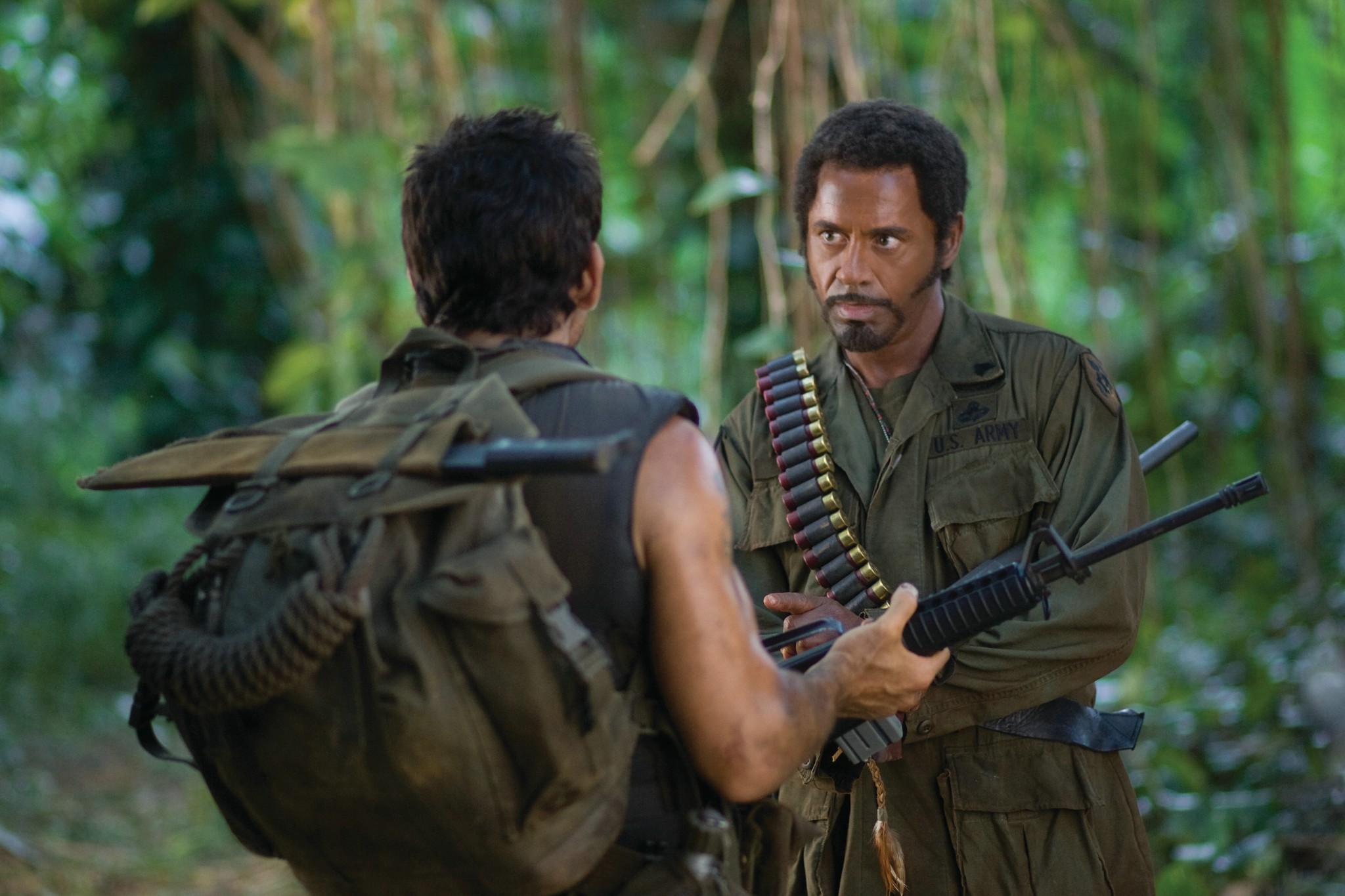 Still of Robert Downey Jr. and Ben Stiller in Griaustinis tropikuose (2008)