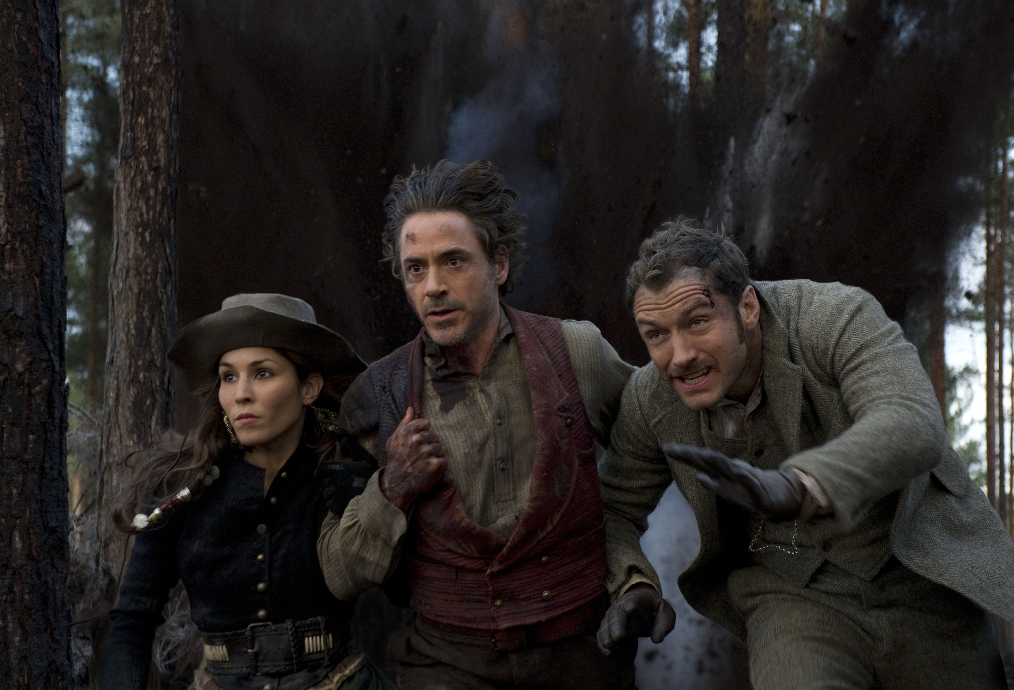 Still of Jude Law, Robert Downey Jr. and Noomi Rapace in Serlokas Holmsas: Seseliu zaidimas (2011)