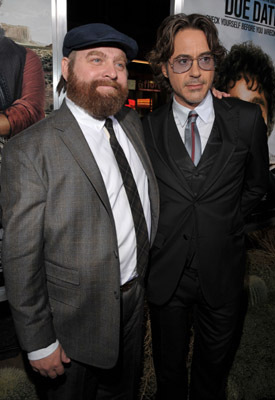 Robert Downey Jr. and Zach Galifianakis at event of Vingiuotas kelias namo (2010)