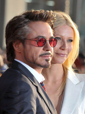 Robert Downey Jr. and Gwyneth Paltrow at event of Gelezinis zmogus 2 (2010)