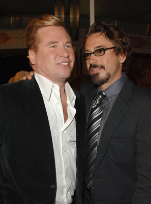 Val Kilmer and Robert Downey Jr. at event of Kiss Kiss Bang Bang (2005)