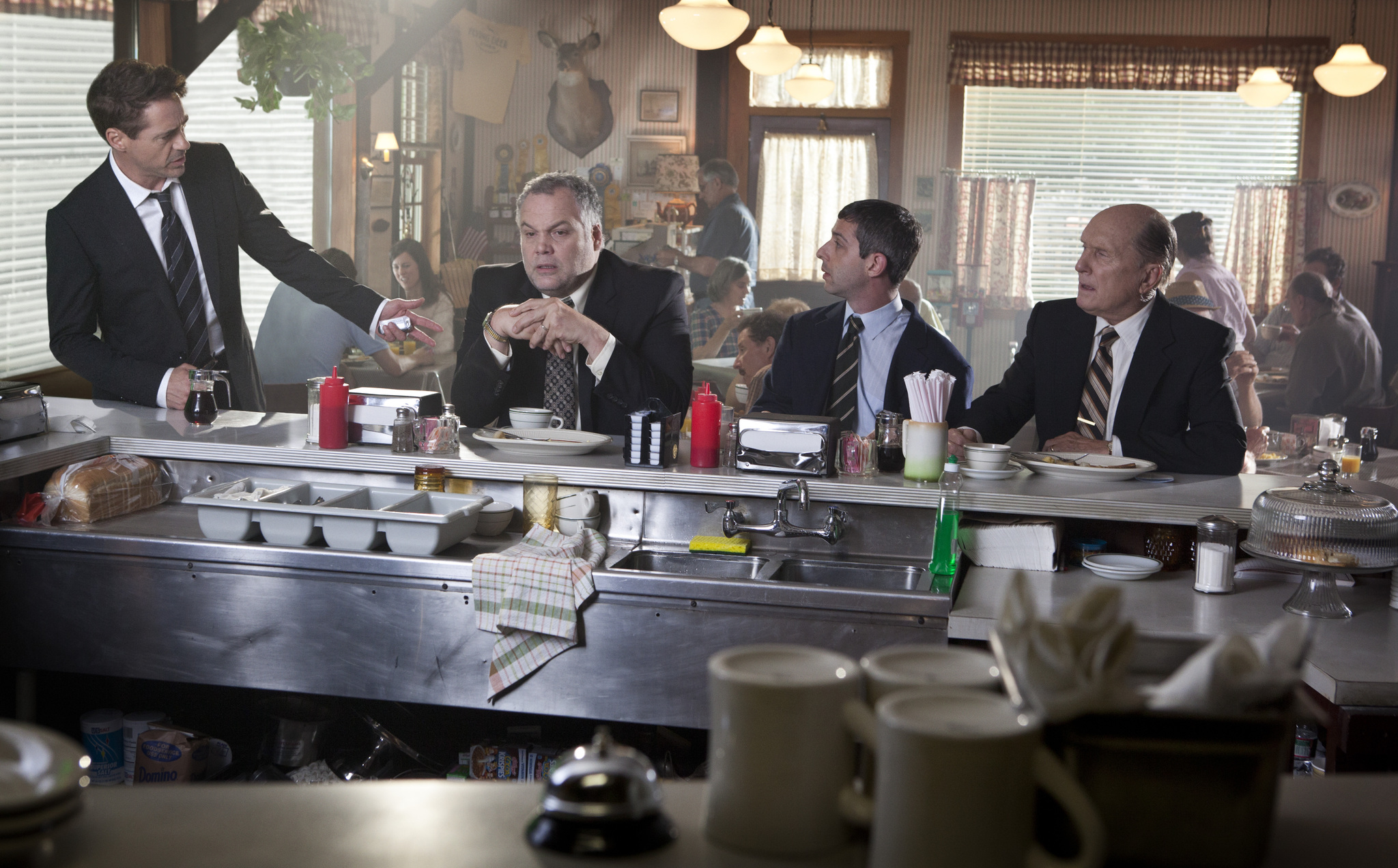 Still of Vincent D'Onofrio, Robert Downey Jr., Robert Duvall and Jeremy Strong in Teisejas (2014)