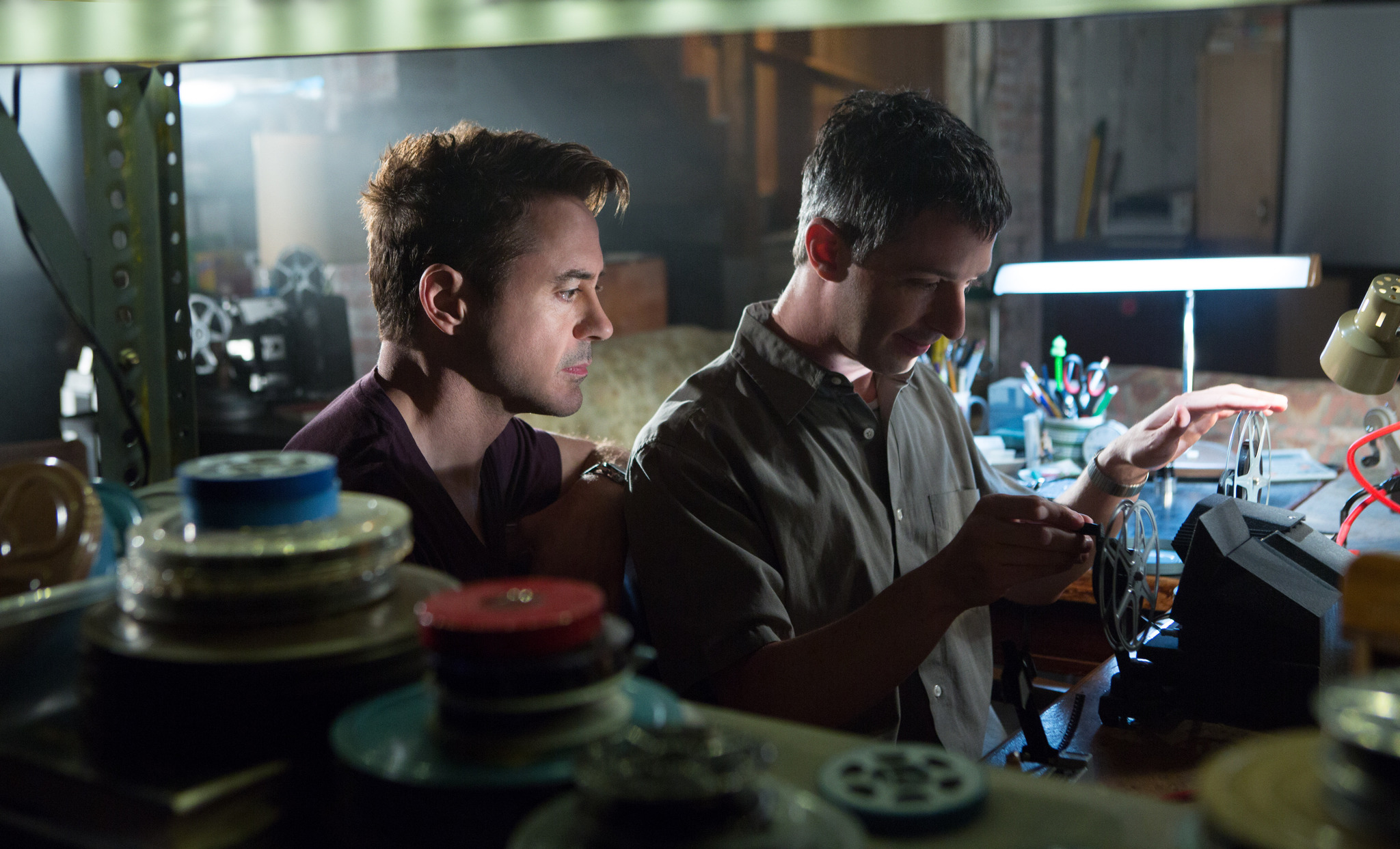 Still of Robert Downey Jr. and Jeremy Strong in Teisejas (2014)