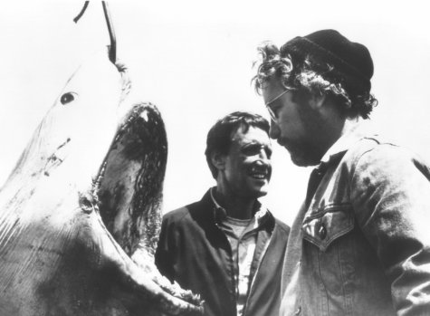 Still of Richard Dreyfuss and Roy Scheider in Nasrai (1975)