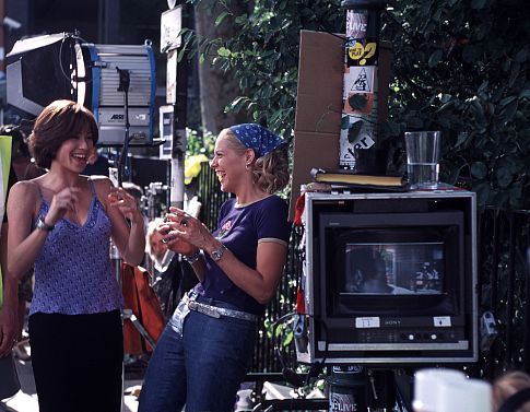 Still of Minnie Driver and Mary McCormack in High Heels and Low Lifes (2001)