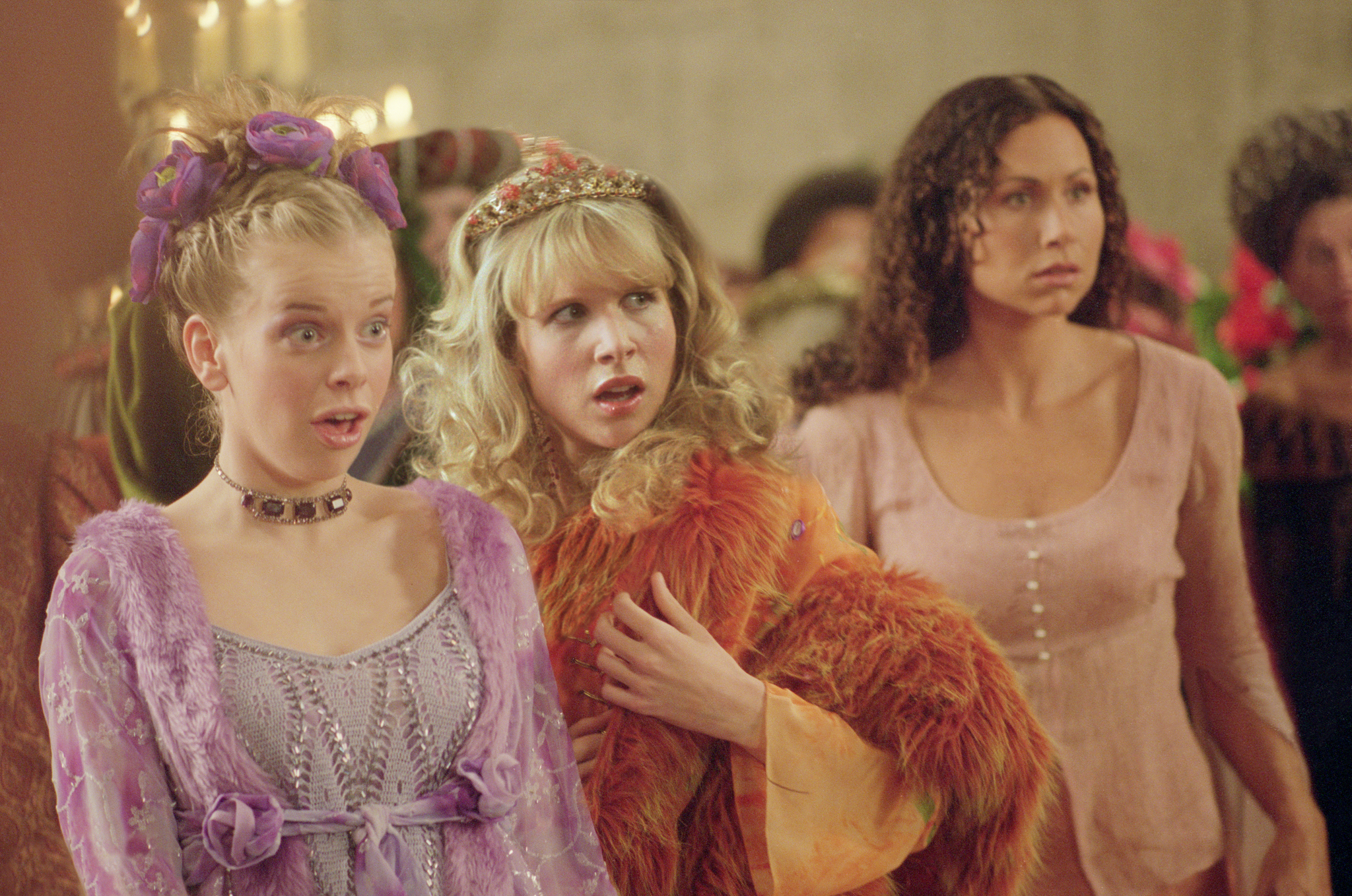 Still of Minnie Driver, Lucy Punch and Jennifer Higham in Ella Enchanted (2004)