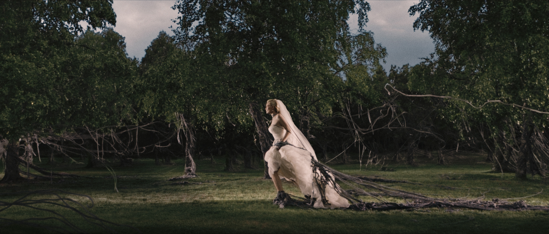 Still of Kirsten Dunst in Melancholija (2011)