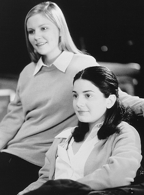 Still of Kirsten Dunst and Gaby Hoffmann in Strike! (1998)