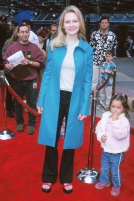 Kirsten Dunst at event of Flinstounai Viva Rok Vegase (2000)