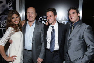 Mark Wahlberg, Robert Duvall, Joaquin Phoenix and Eva Mendes at event of We Own the Night (2007)