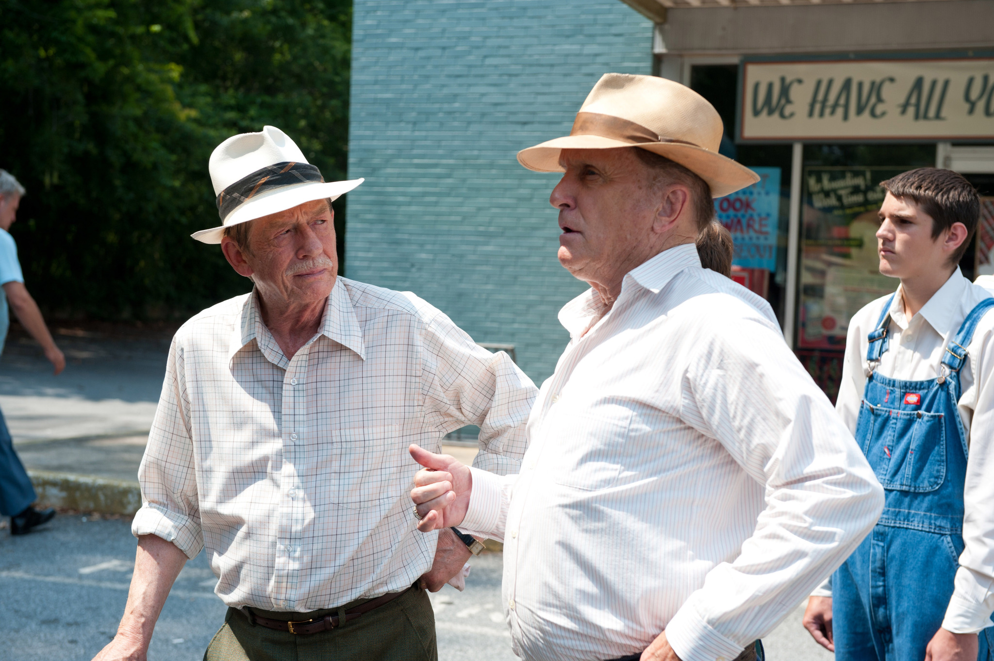 Still of Robert Duvall and John Hurt in Jayne Mansfield's Car (2012)