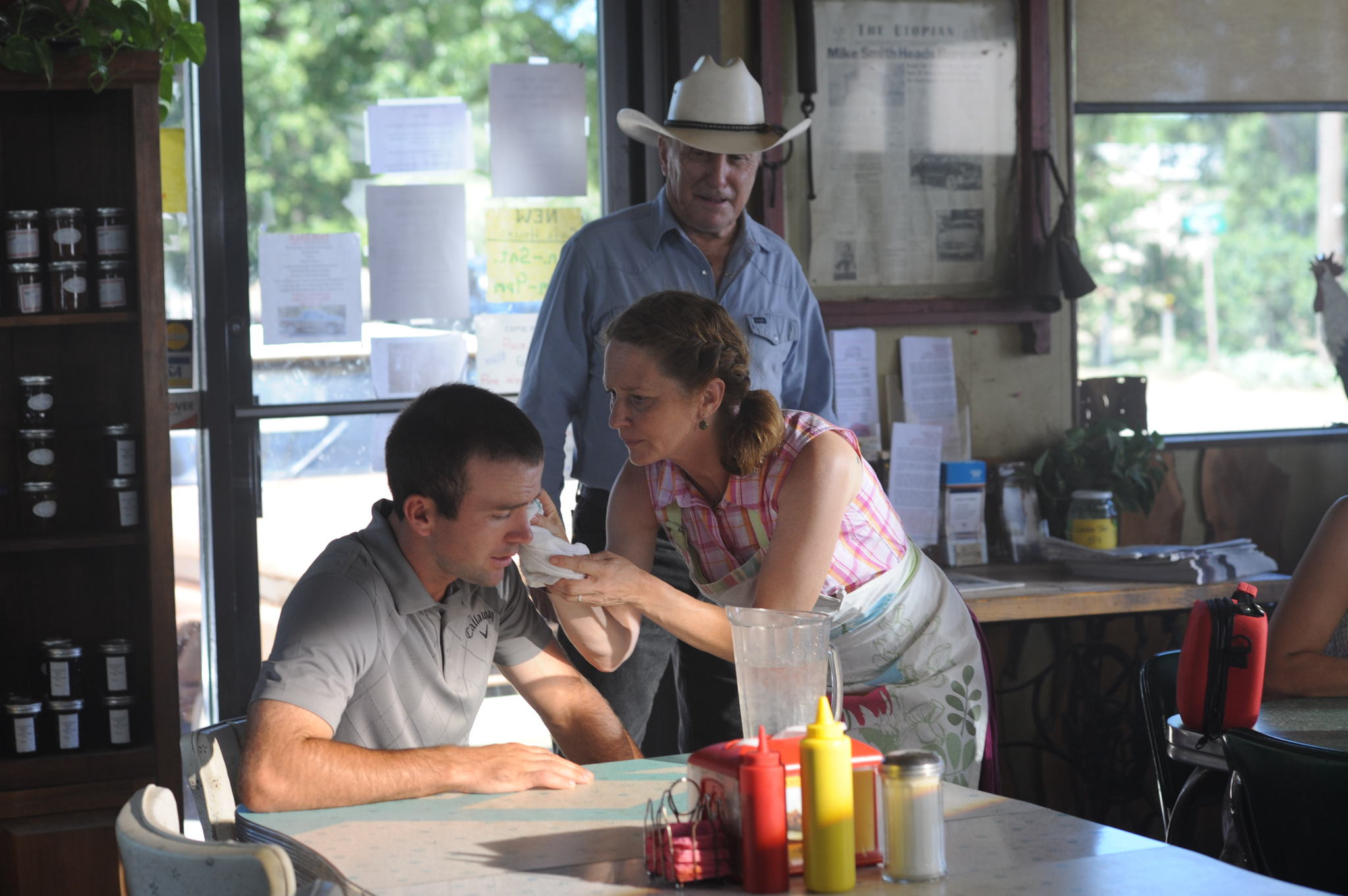 Still of Robert Duvall, Lucas Black and Melissa Leo in Seven Days in Utopia (2011)