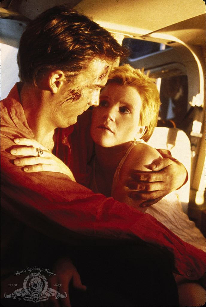 Still of Anthony Edwards and Mare Winningham in Miracle Mile (1988)