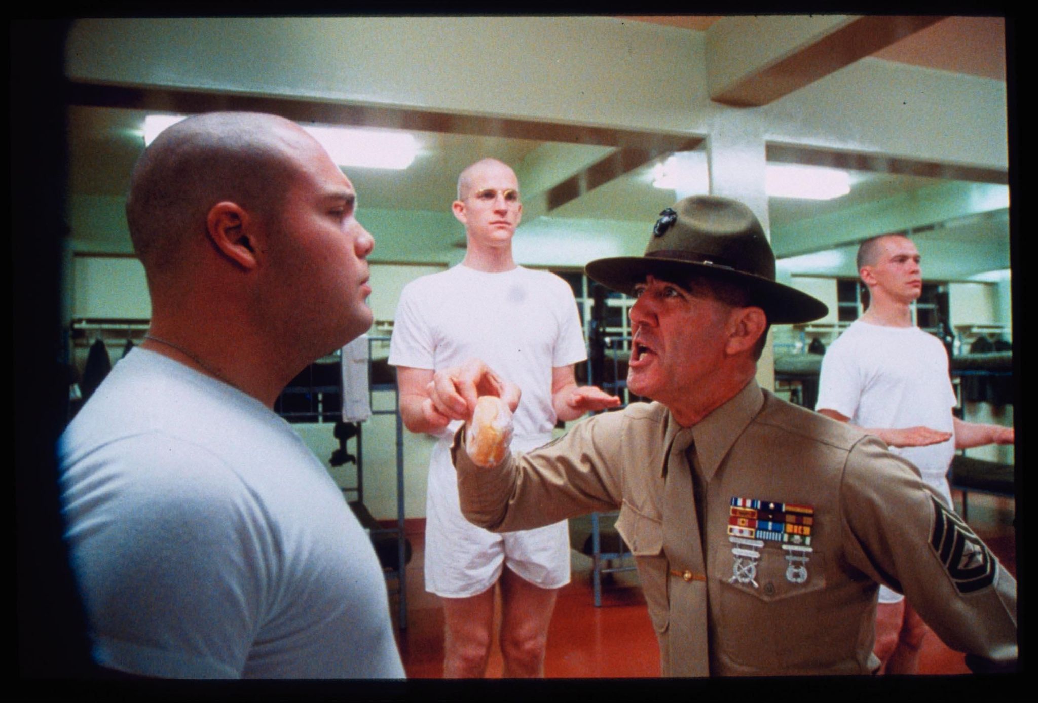 Still of Vincent D'Onofrio, R. Lee Ermey and Matthew Modine in Metalinis apvalkalas (1987)