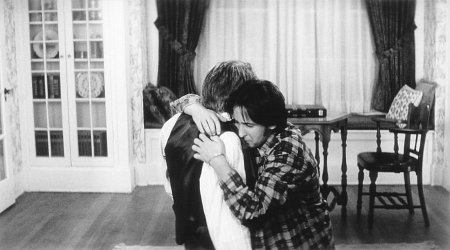 Still of Emilio Estevez and Martin Sheen in The War at Home (1996)