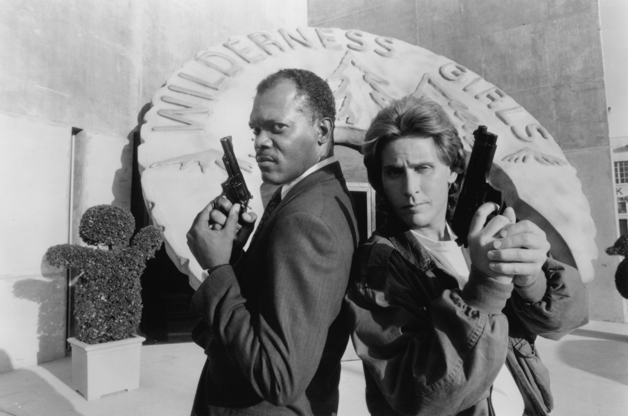 Still of Samuel L. Jackson and Emilio Estevez in Loaded Weapon 1 (1993)
