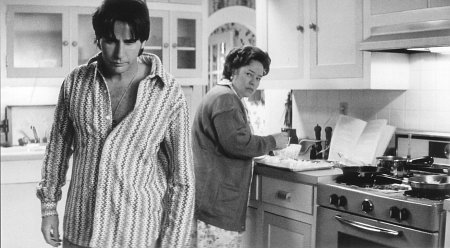 Still of Emilio Estevez and Kathy Bates in The War at Home (1996)