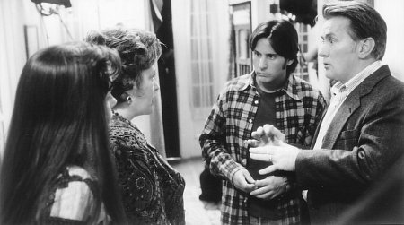 Still of Emilio Estevez, Martin Sheen, Kathy Bates and Kimberly Williams-Paisley in The War at Home (1996)