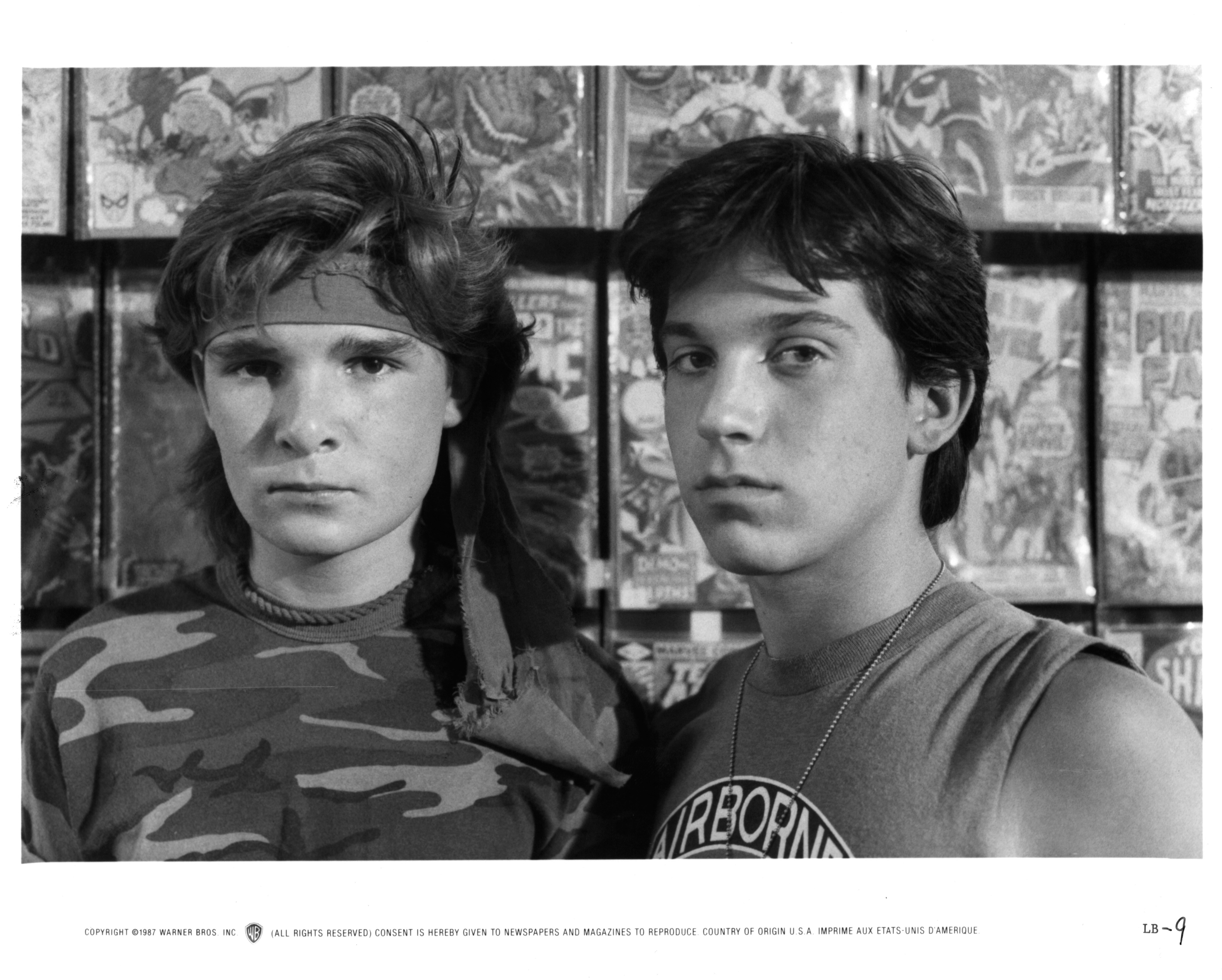 Still of Corey Feldman and Jamison Newlander in The Lost Boys (1987)