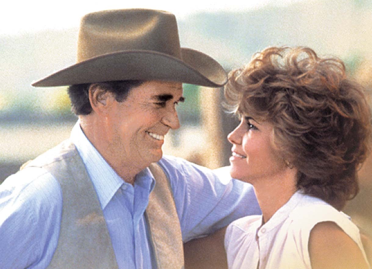 Still of Sally Field and James Garner in Murphy's Romance (1985)