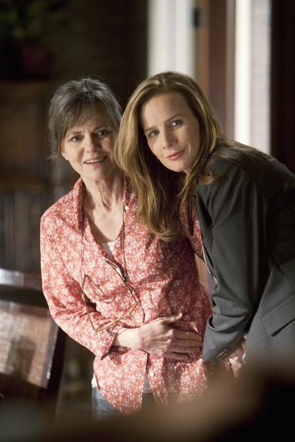 Still of Sally Field and Rachel Griffiths in Brothers & Sisters (2006)