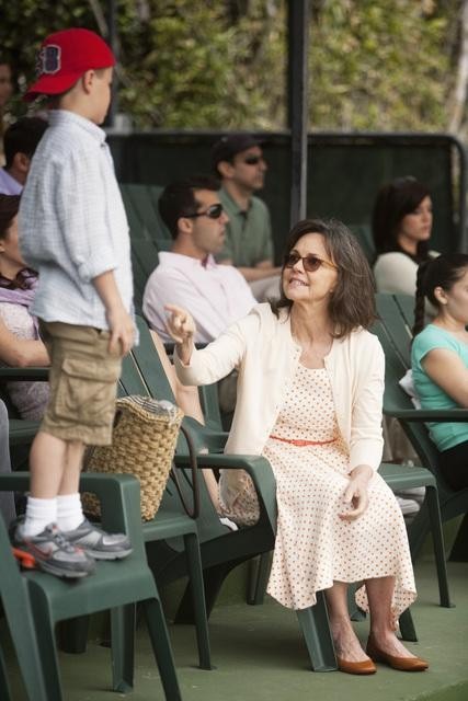 Still of Sally Field and Maxwell Perry Cotton in Brothers & Sisters (2006)