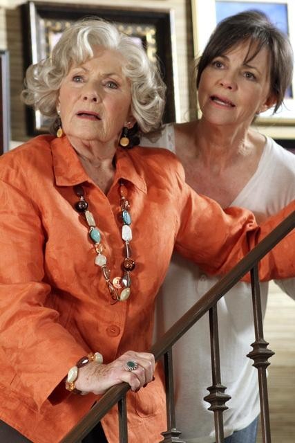 Still of Sally Field and Marion Ross in Brothers & Sisters (2006)