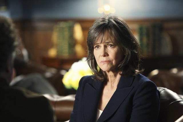 Still of Sally Field in Brothers & Sisters (2006)