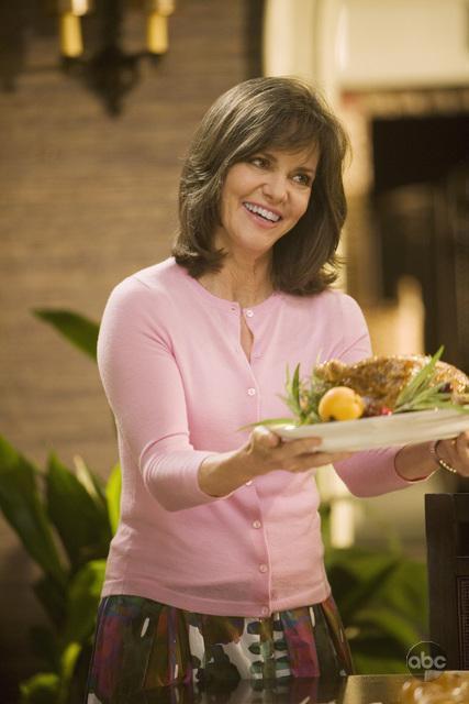 Still of Sally Field in Brothers & Sisters (2006)