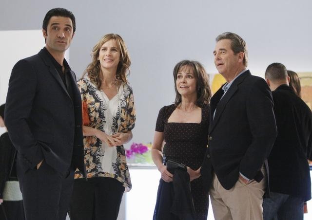 Still of Sally Field, Beau Bridges, Rachel Griffiths and Gilles Marini in Brothers & Sisters (2006)