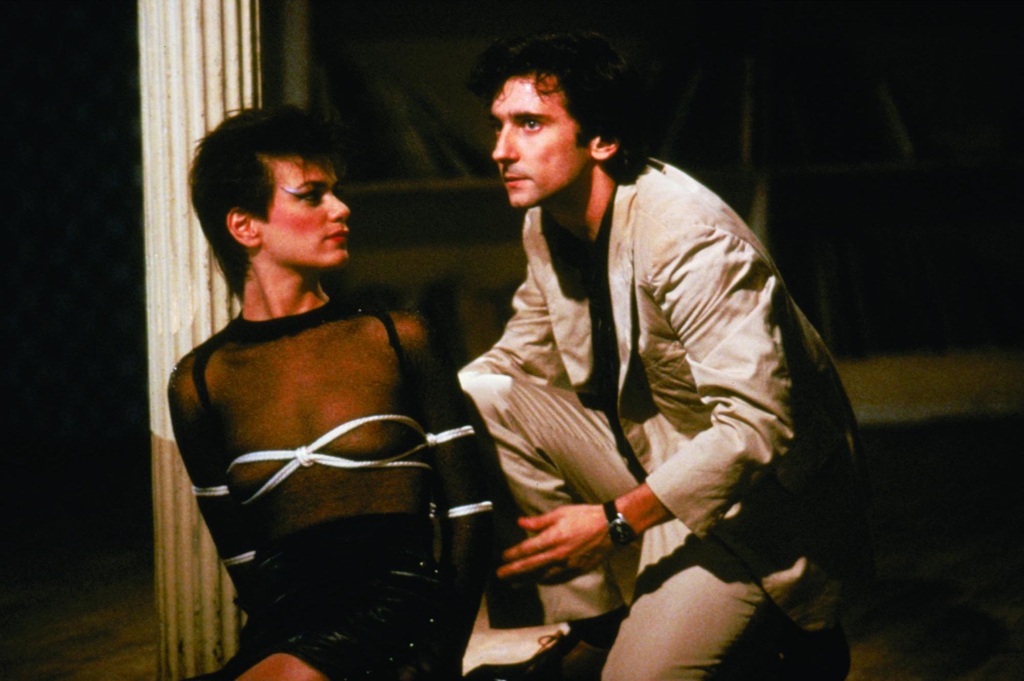 Still of Linda Fiorentino and Griffin Dunne in After Hours (1985)