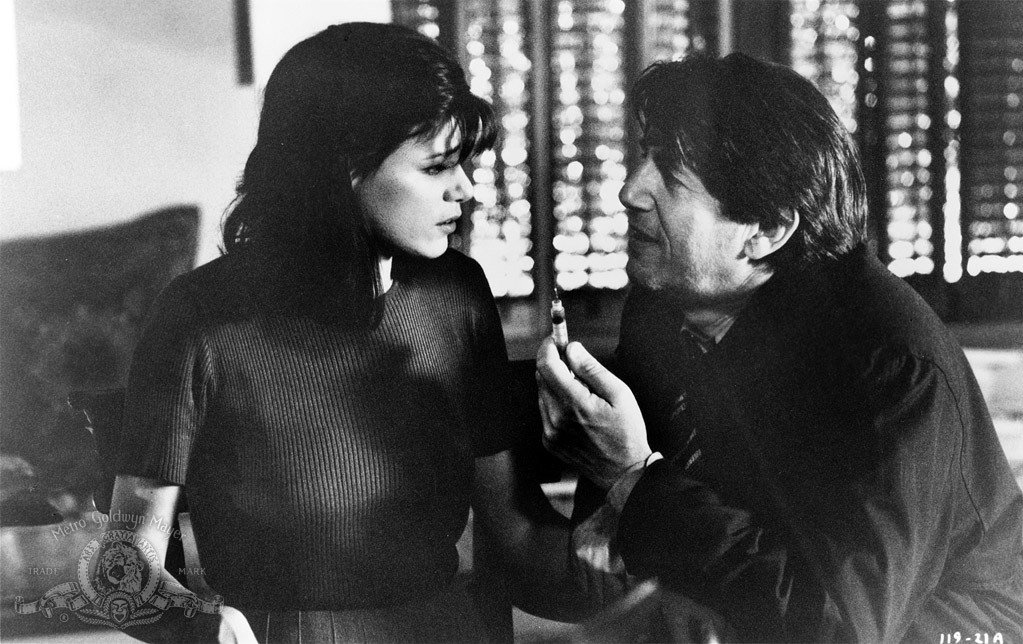 Still of Linda Fiorentino and Peter Coyote in Unforgettable (1996)
