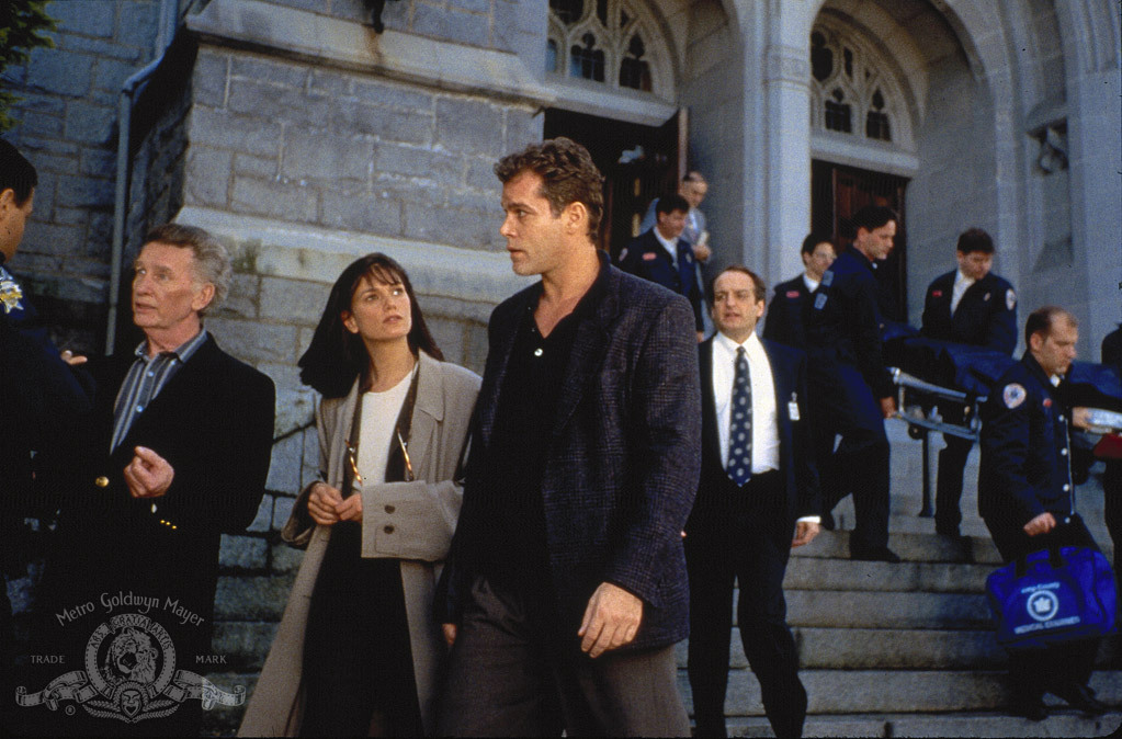 Still of Linda Fiorentino, Ray Liotta and David Paymer in Unforgettable (1996)