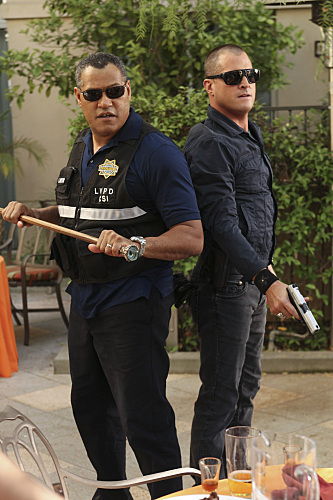 Still of Laurence Fishburne and George Eads in CSI kriminalistai (2000)