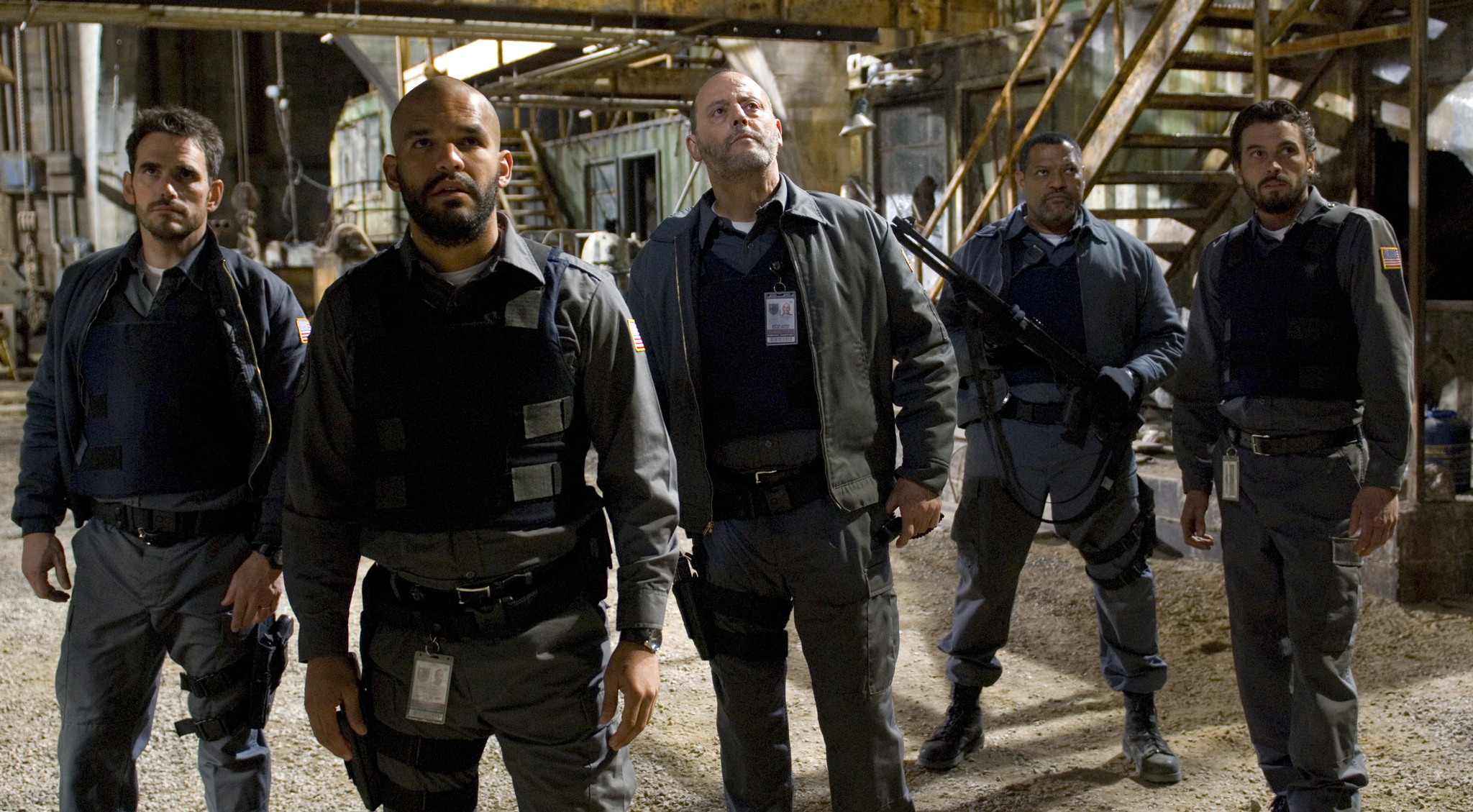 Still of Matt Dillon, Laurence Fishburne, Jean Reno, Amaury Nolasco and Columbus Short in Armored (2009)