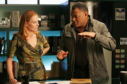 Still of Laurence Fishburne and Marg Helgenberger in CSI kriminalistai (2000)