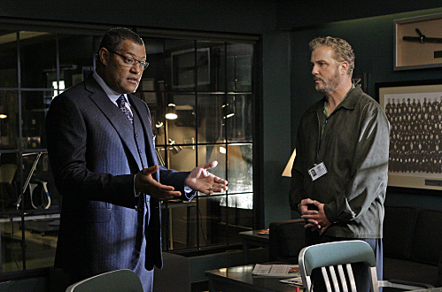 Still of Laurence Fishburne and William Petersen in CSI kriminalistai (2000)