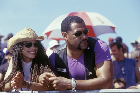 Queenie (LISA BONET) and Smoke (LAURENCE FISHBURNE) watch a race from the sidelines.