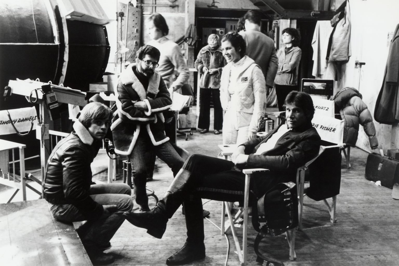 Harrison Ford, George Lucas, Carrie Fisher and Mark Hamill in Zvaigzdziu karai. Imperija kontratakuoja (1980)
